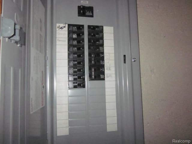 7471 N Kingston Court, Westland, MI 48185