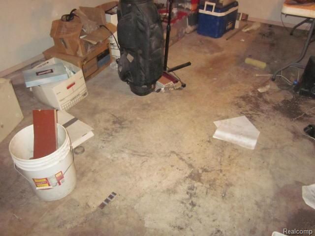 7471 N Kingston Court, Westland, MI 48185