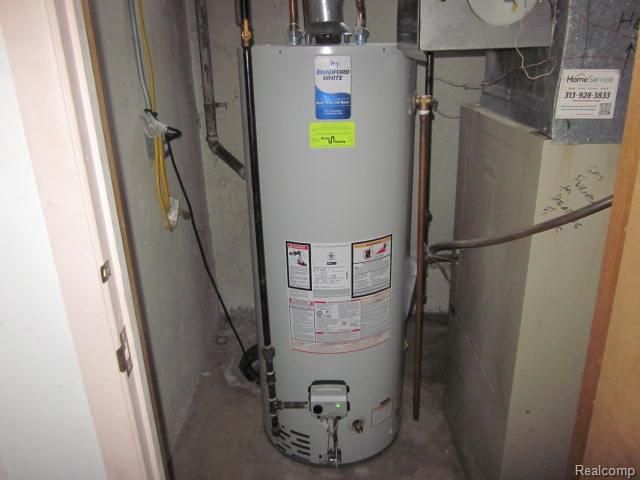 7471 N Kingston Court, Westland, MI 48185