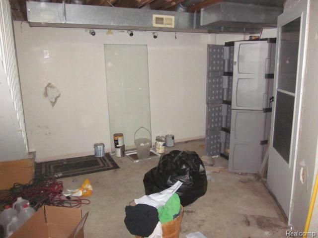 7471 N Kingston Court, Westland, MI 48185