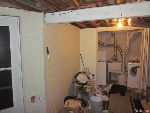 7471 N Kingston Court, Westland, MI 48185