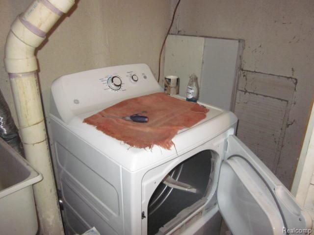 7471 N Kingston Court, Westland, MI 48185