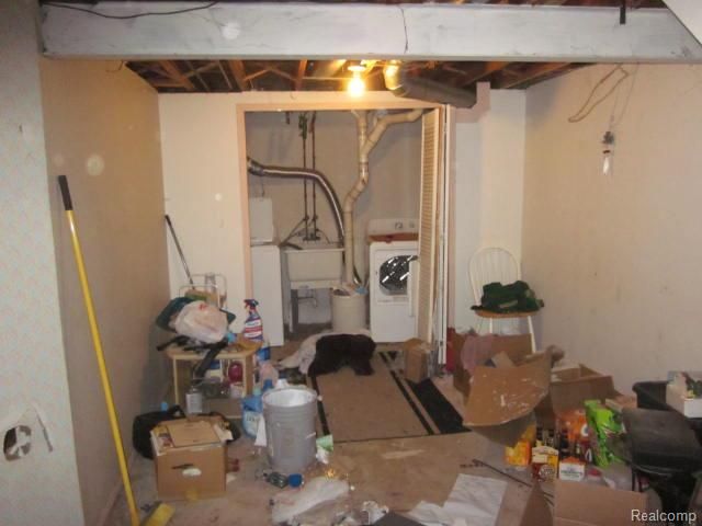 7471 N Kingston Court, Westland, MI 48185