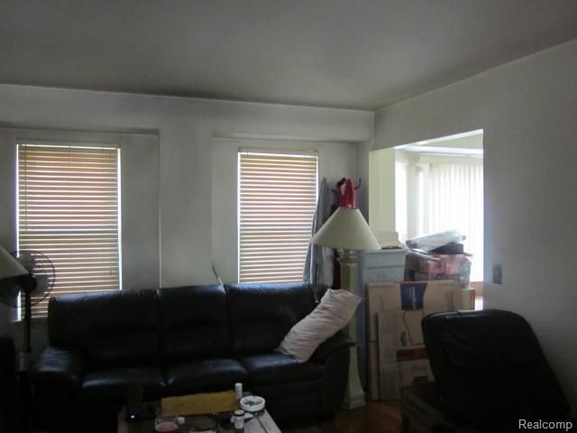 7471 N Kingston Court, Westland, MI 48185