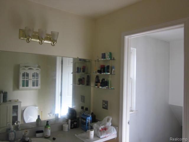 7471 N Kingston Court, Westland, MI 48185