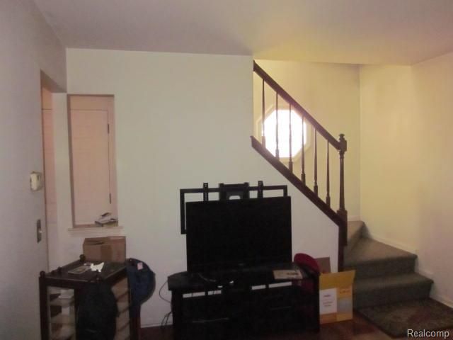 7471 N Kingston Court, Westland, MI 48185