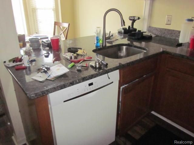 7471 N Kingston Court, Westland, MI 48185