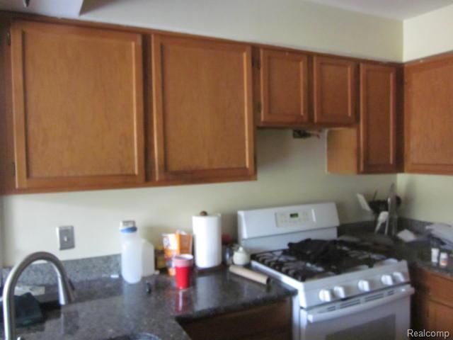 7471 N Kingston Court, Westland, MI 48185