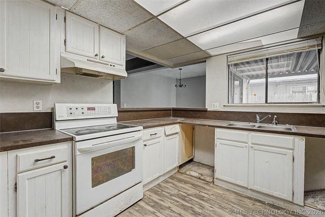 10933 E 16th Street, Tulsa, OK 74128