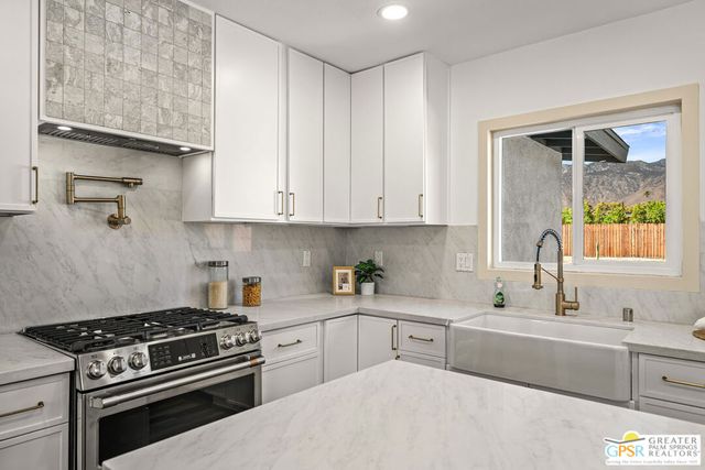 2225 Marguerite Street, Palm Springs, CA 92264