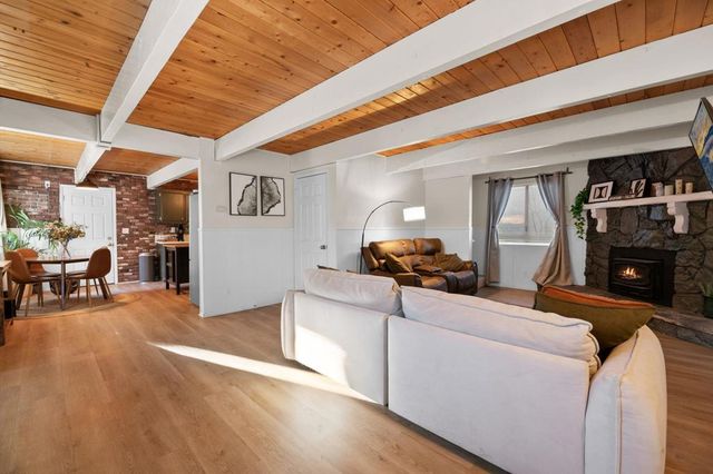 156 Victoria Lane, Sugarloaf, CA 92386