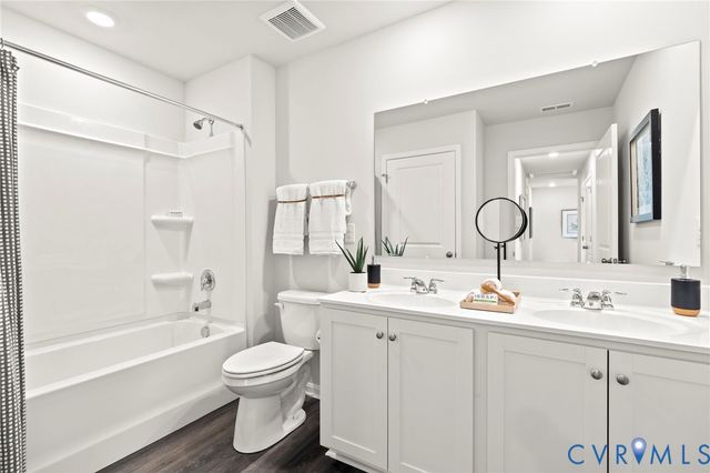 3800 Crow's Nest Ct, Hopewell, VA 23860