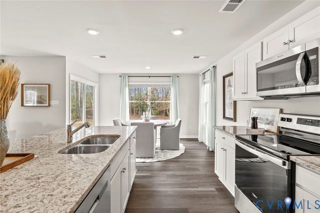 3800 Crow's Nest Ct, Hopewell, VA 23860