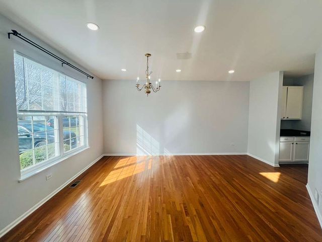 5 Player Court, Bolingbrook, IL 60490
