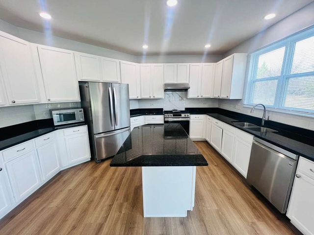 5 Player Court, Bolingbrook, IL 60490