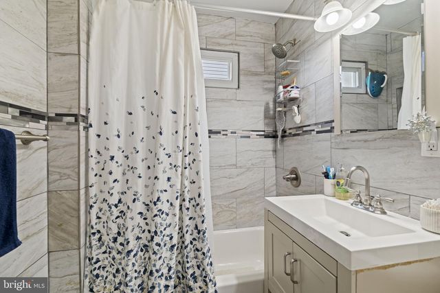 3105 NEWPORTVILLE RD, Bristol, PA 19007