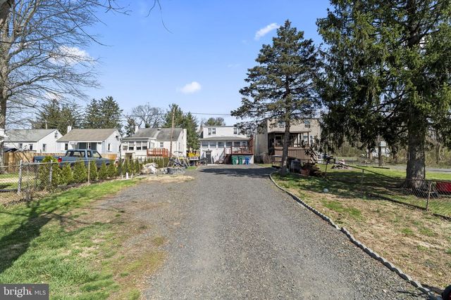 3105 NEWPORTVILLE RD, Bristol, PA 19007