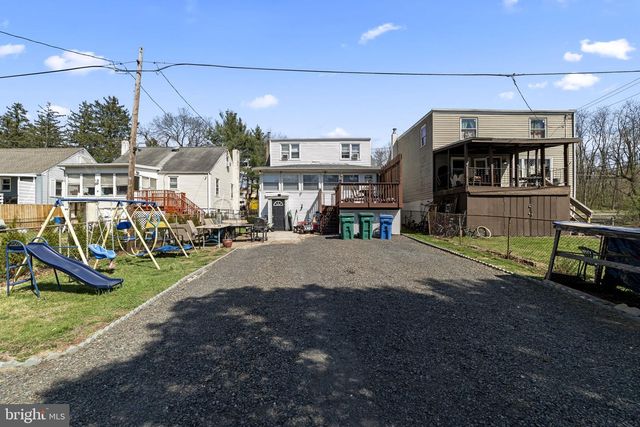 3105 NEWPORTVILLE RD, Bristol, PA 19007