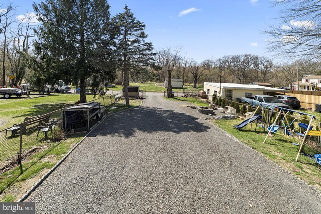 3105 NEWPORTVILLE RD, Bristol, PA 19007