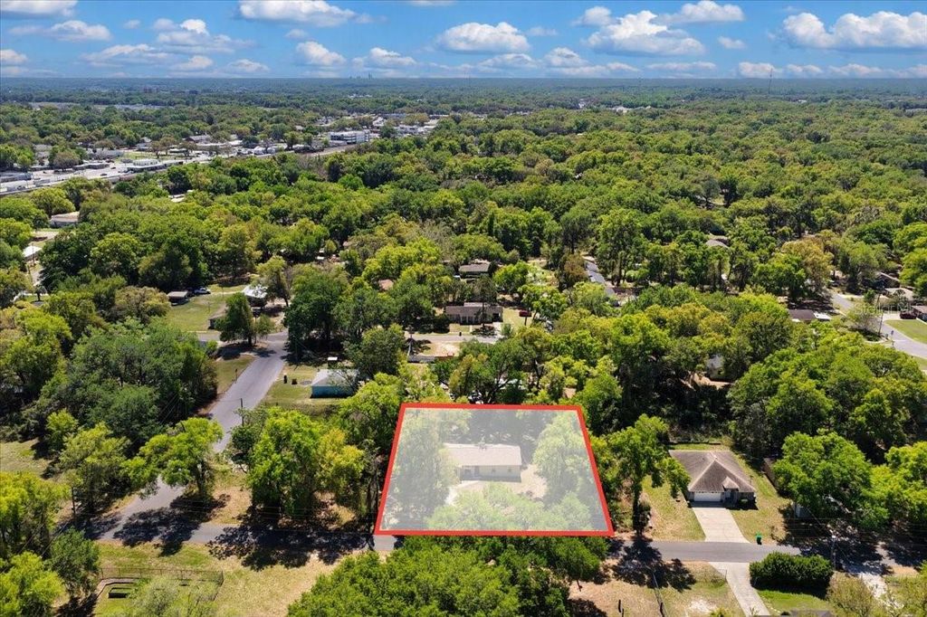 Image 40 of property listing at 606 WILSON STREET, Wildwood, FL 34785