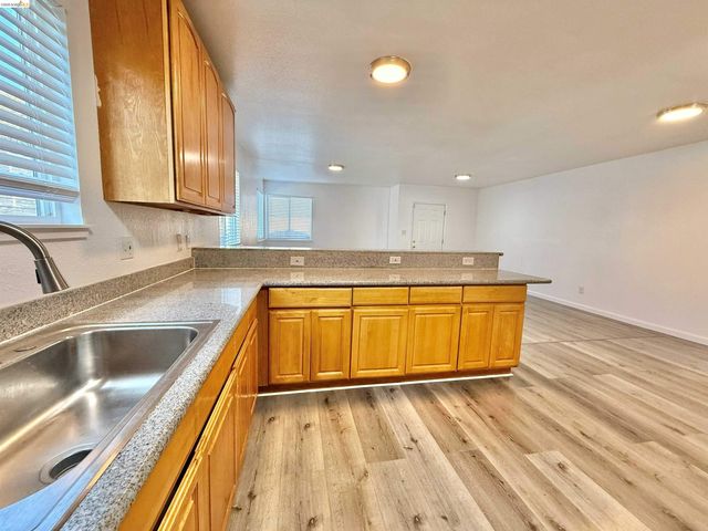 1317 Garvin Ave, Richmond, CA 94801