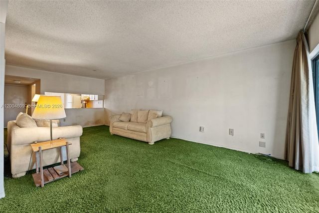 709 Curtiss Pkwy 23, Miami Springs, FL 33166