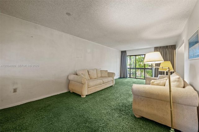 709 Curtiss Pkwy 23, Miami Springs, FL 33166