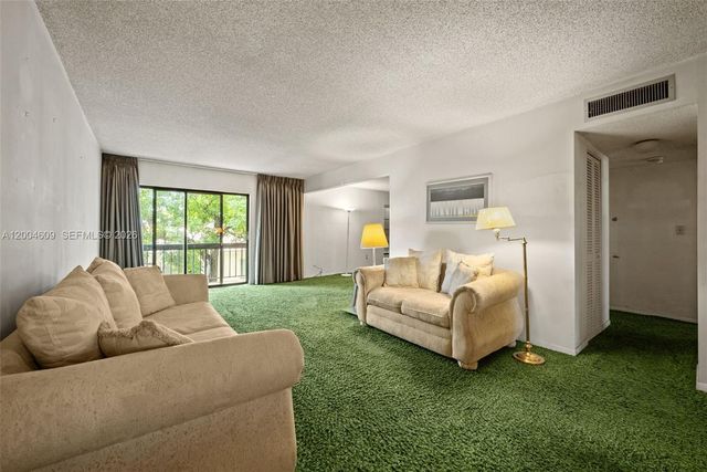 709 Curtiss Pkwy 23, Miami Springs, FL 33166