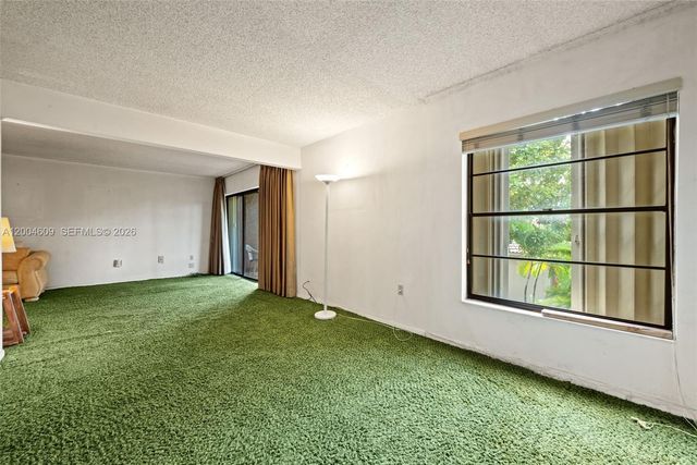 709 Curtiss Pkwy 23, Miami Springs, FL 33166