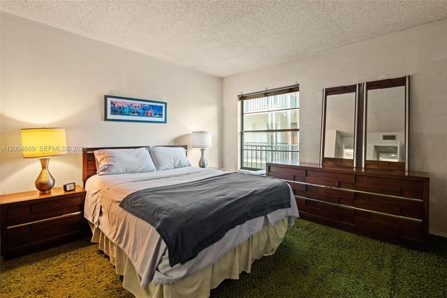 709 Curtiss Pkwy 23, Miami Springs, FL 33166