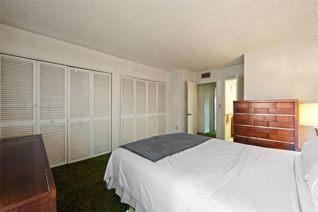 709 Curtiss Pkwy 23, Miami Springs, FL 33166