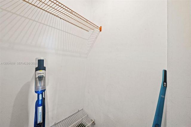 709 Curtiss Pkwy 23, Miami Springs, FL 33166