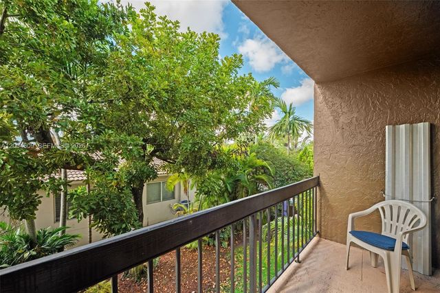 709 Curtiss Pkwy 23, Miami Springs, FL 33166