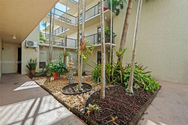 709 Curtiss Pkwy 23, Miami Springs, FL 33166