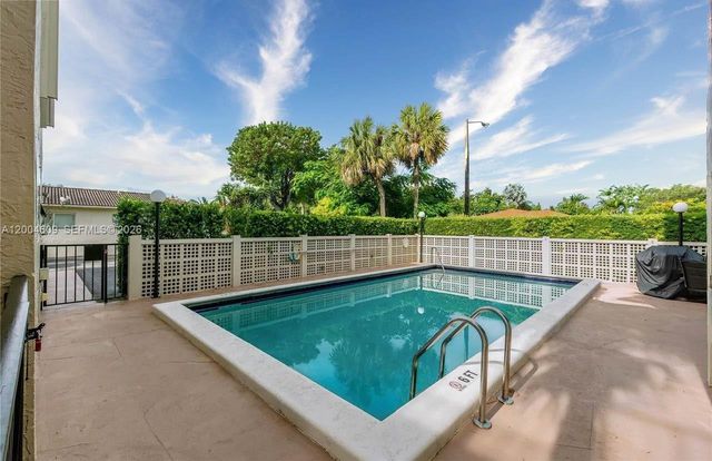 709 Curtiss Pkwy 23, Miami Springs, FL 33166