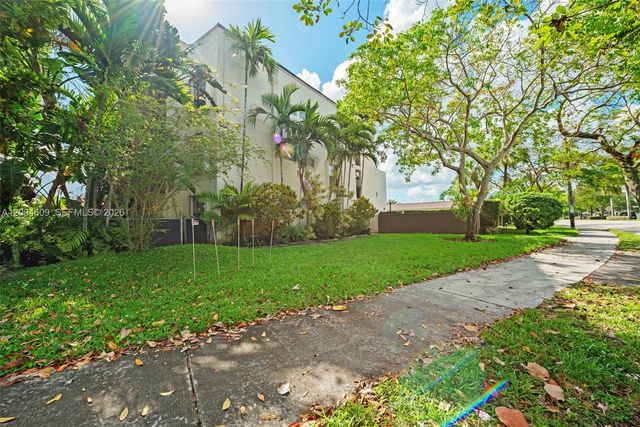 709 Curtiss Pkwy 23, Miami Springs, FL 33166