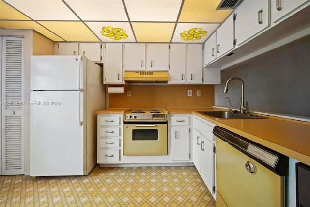 709 Curtiss Pkwy 23, Miami Springs, FL 33166