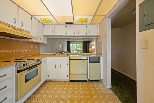 709 Curtiss Pkwy 23, Miami Springs, FL 33166