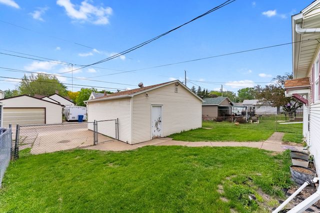 120 N Elmwood Avenue, Davenport, IA 52802