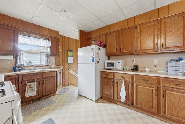 120 N Elmwood Avenue, Davenport, IA 52802