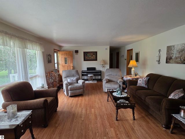 2353 Mills Road, Prescott, MI 48756