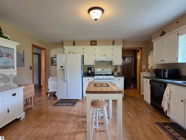 2353 Mills Road, Prescott, MI 48756