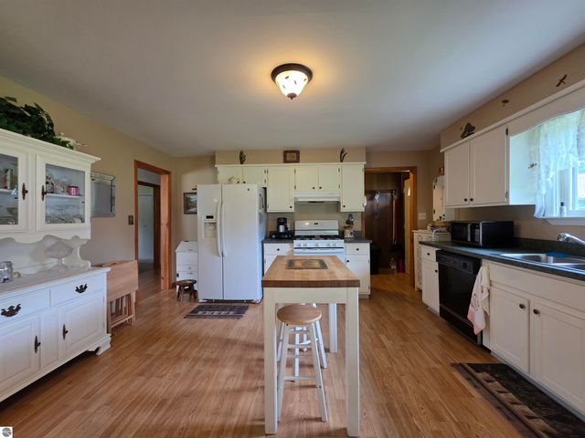 2353 Mills Road, Prescott, MI 48756