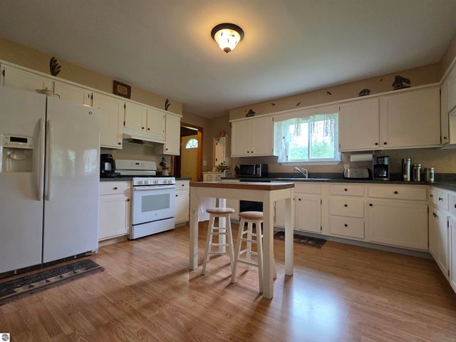2353 Mills Road, Prescott, MI 48756