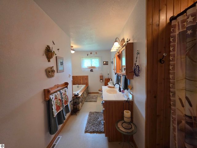 2353 Mills Road, Prescott, MI 48756