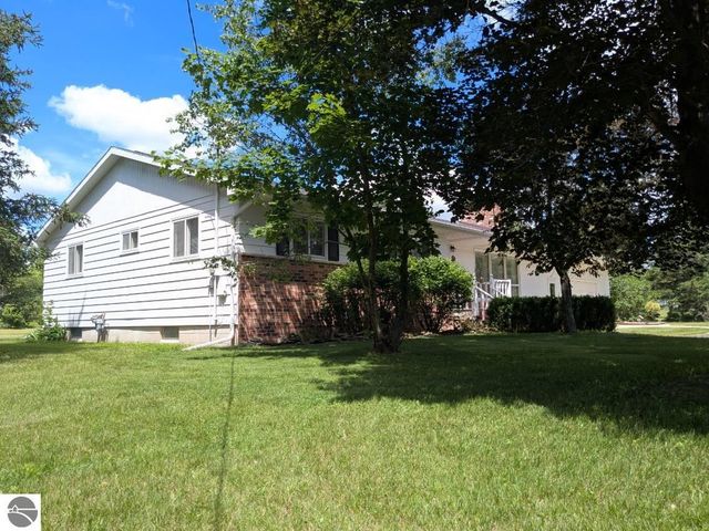 2353 Mills Road, Prescott, MI 48756