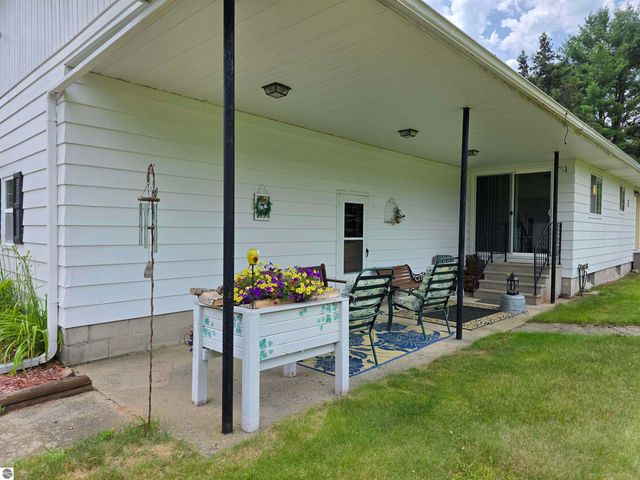 2353 Mills Road, Prescott, MI 48756
