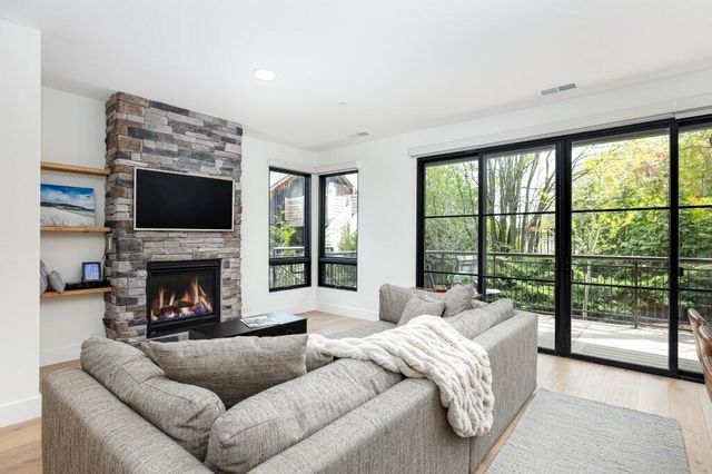 325 E Summit Street 101, Ann Arbor, MI 48104