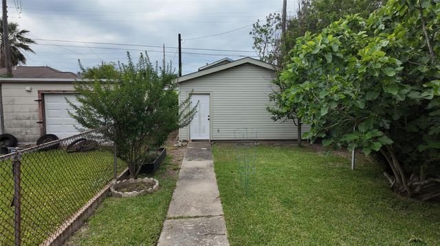 5507 Avenue P, Galveston, TX 77551