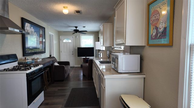 5507 Avenue P, Galveston, TX 77551